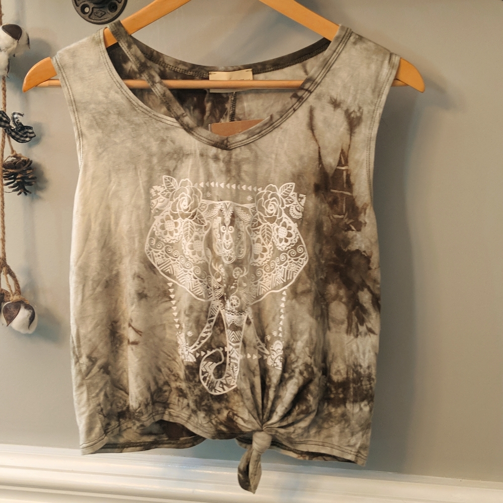Enough about me green tie dye cropped tie graphic top top size extra large